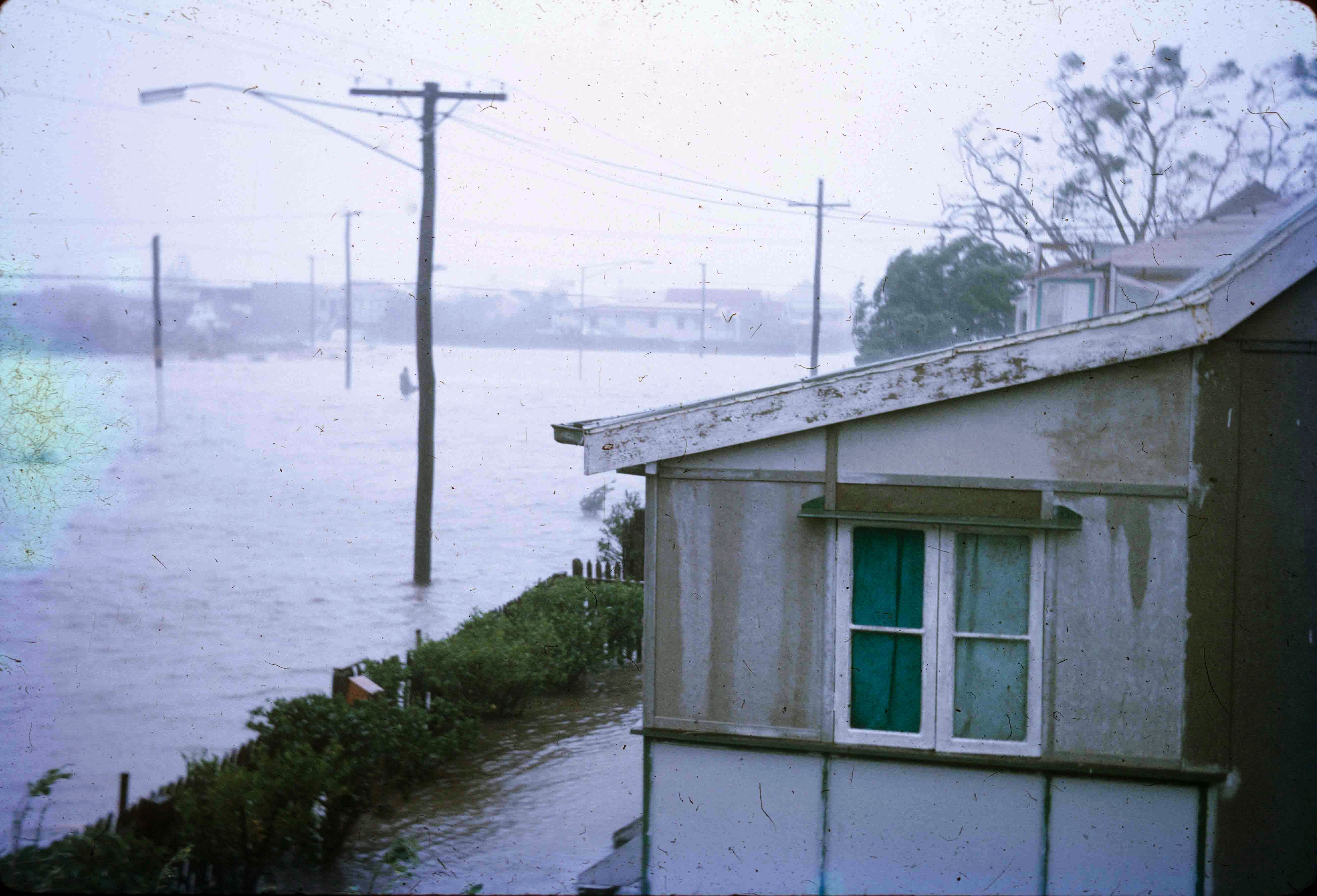 Cyclone Althea damage, Hyde Park, 1971 | Queensland Historical Atlas